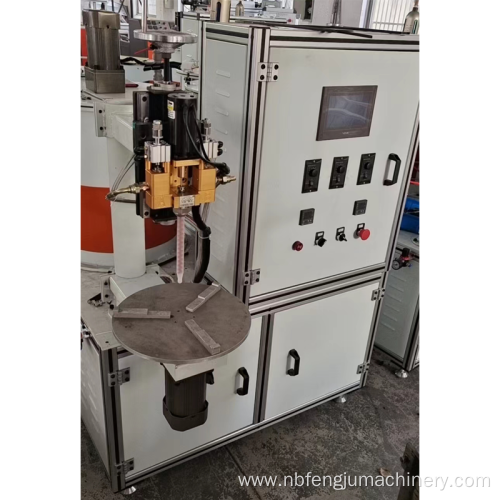 Easy to operate glue injection machine for filter